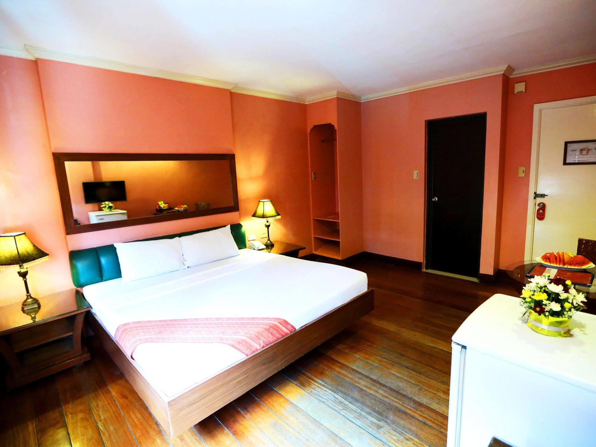 Hotel La Corona De Lipa Lipa City Kültér fotó