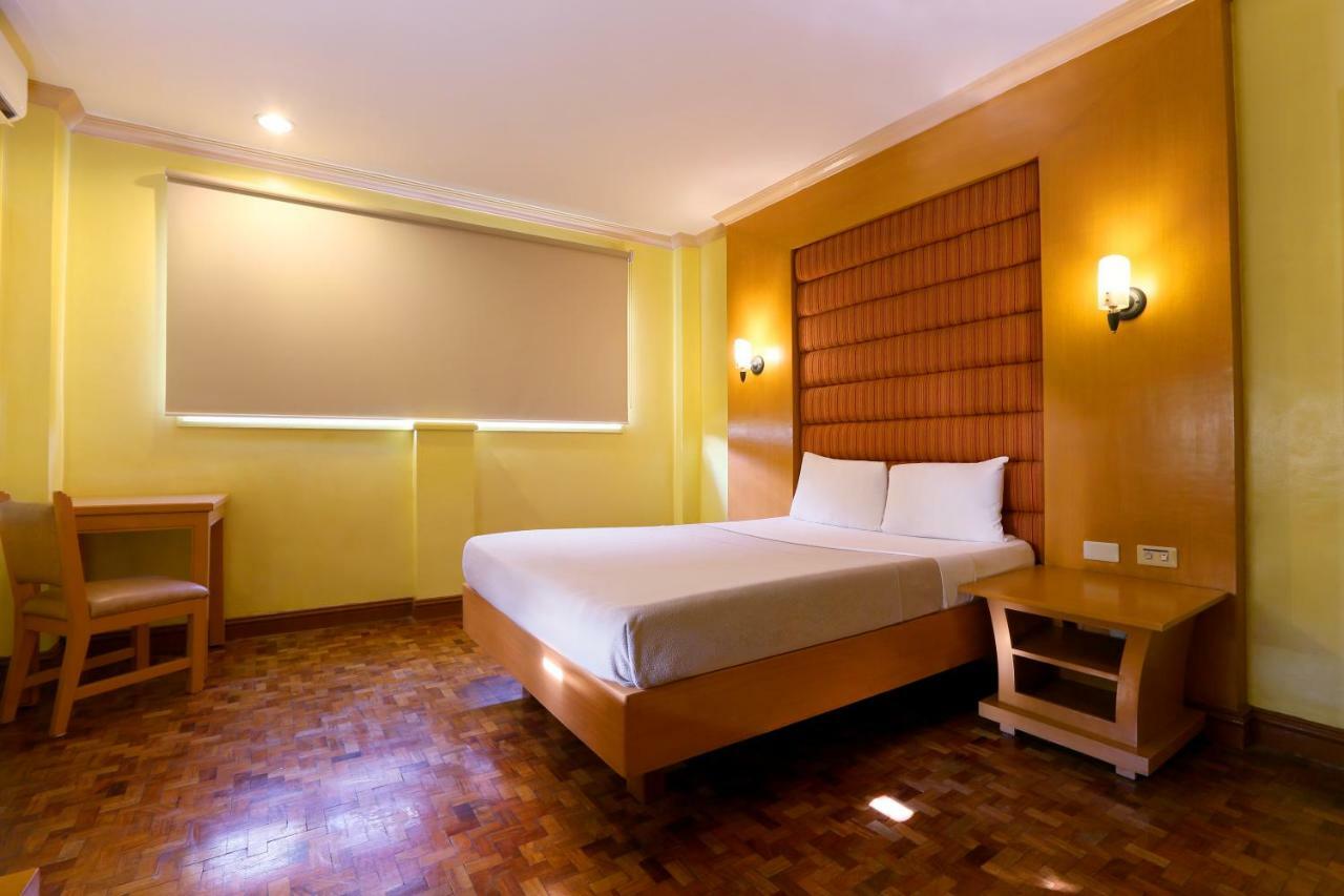 Hotel La Corona De Lipa Lipa City Kültér fotó